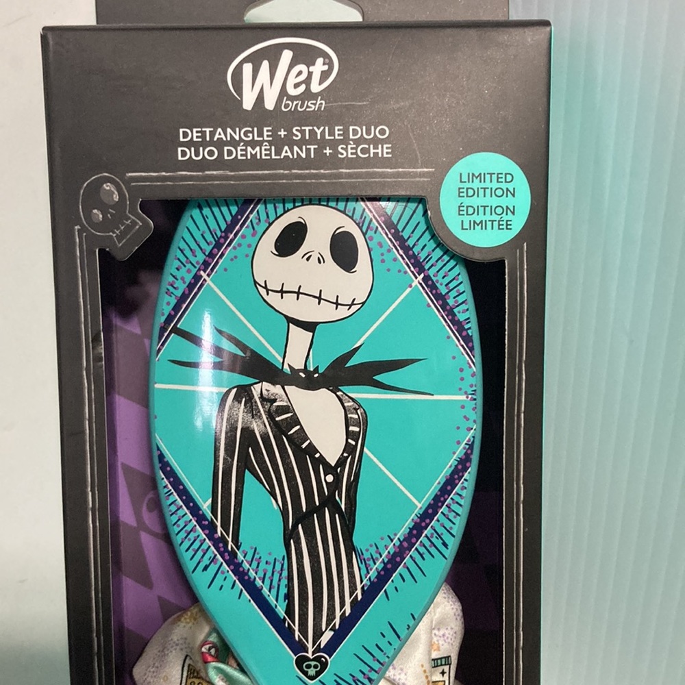 Jack Skellington  WET Brush Nightmare Before Christmas Kit Detangler Scrunchie